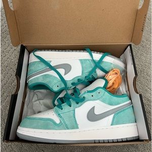 brand new air jordan 1 low SE